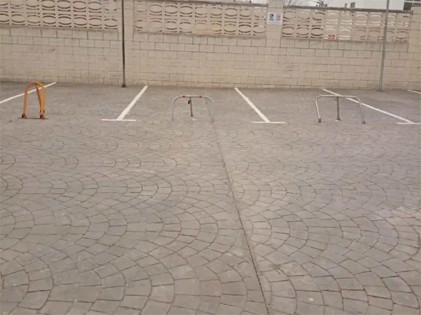 Parkplatz von Garage zur Miete in Dénia