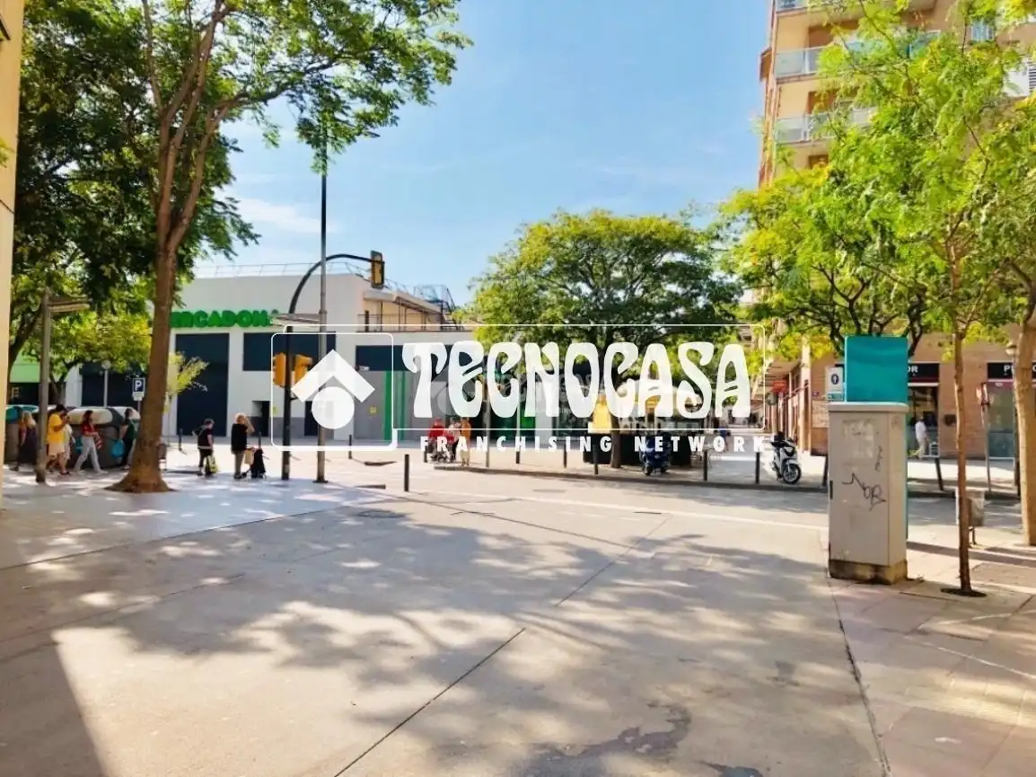 Vista exterior de Piso en venta en L'Hospitalet de Llobregat con Balcón