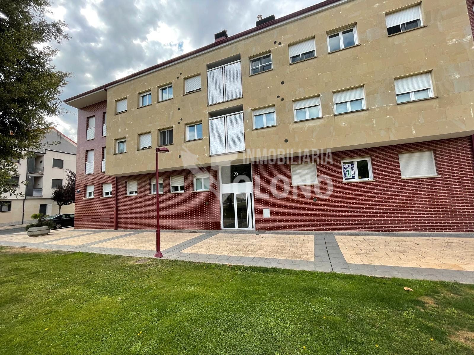 Vista exterior de Pis en venda en Haro amb Calefacció, Parquet i Traster