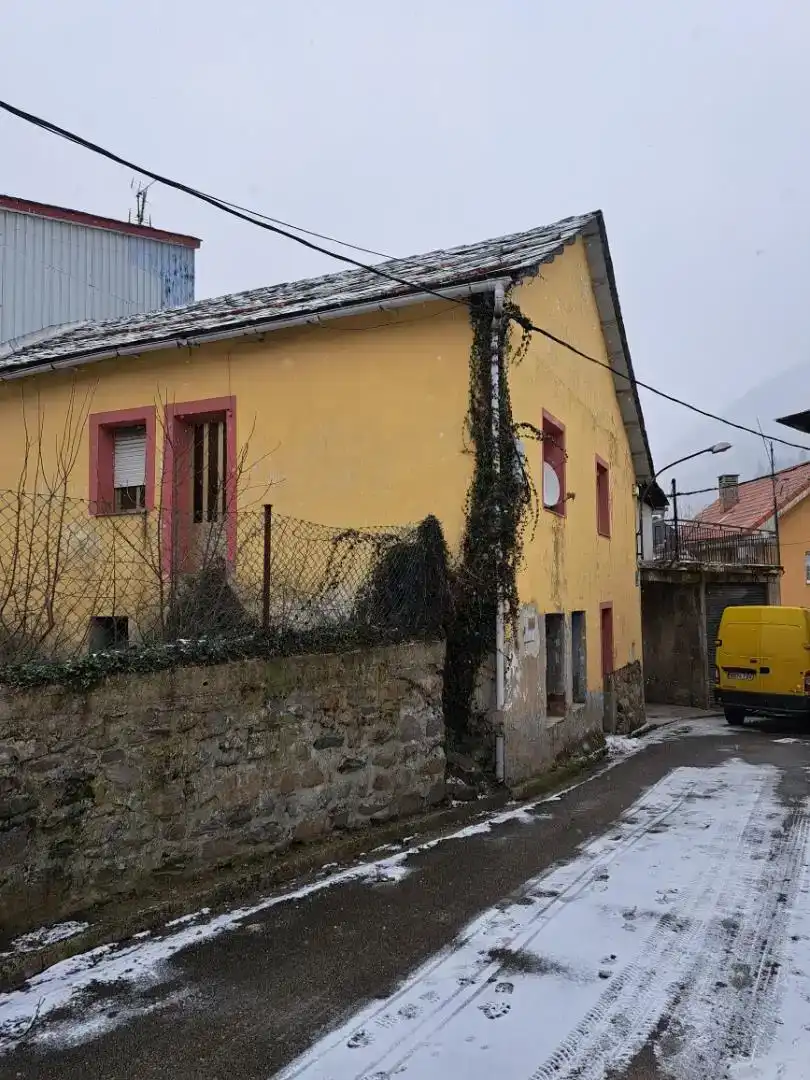 Vista exterior de Casa adosada en venta en Degaña con Jardín privado y Trastero