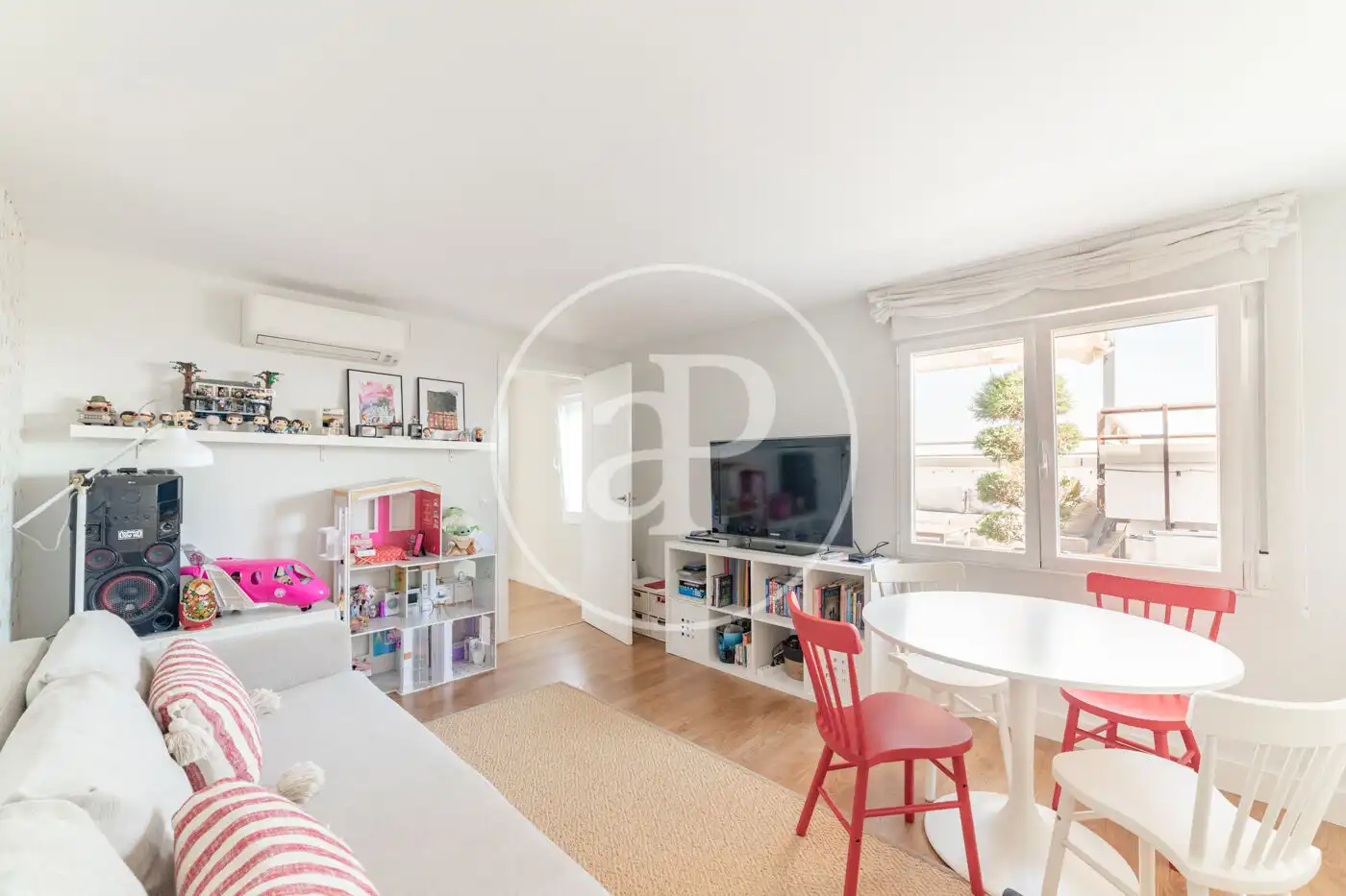Sala de estar de Ático en venta en Madrid con Aire acondicionado, Calefacción y Jardín privado