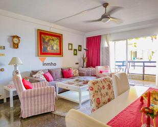 Sala d'estar de Apartament en venda en Torremolinos amb Terrassa, Piscina i Balcó