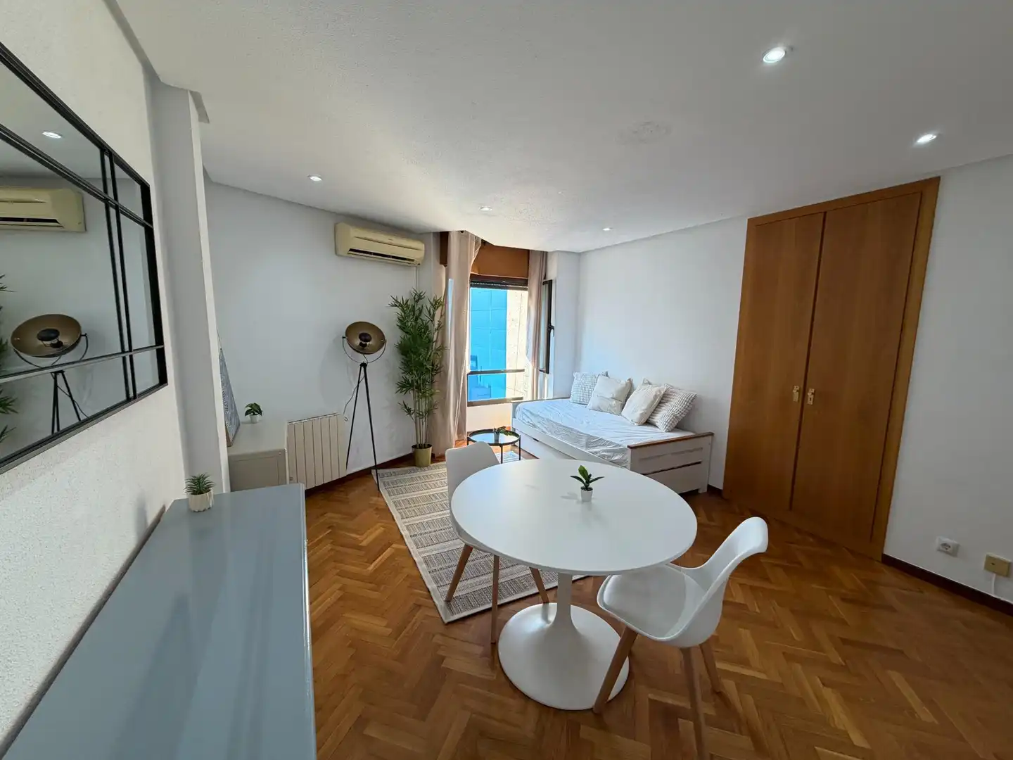Wohnzimmer von Wohnung zur Miete in Madrid mit Klimaanlage, Heizung und Parkett