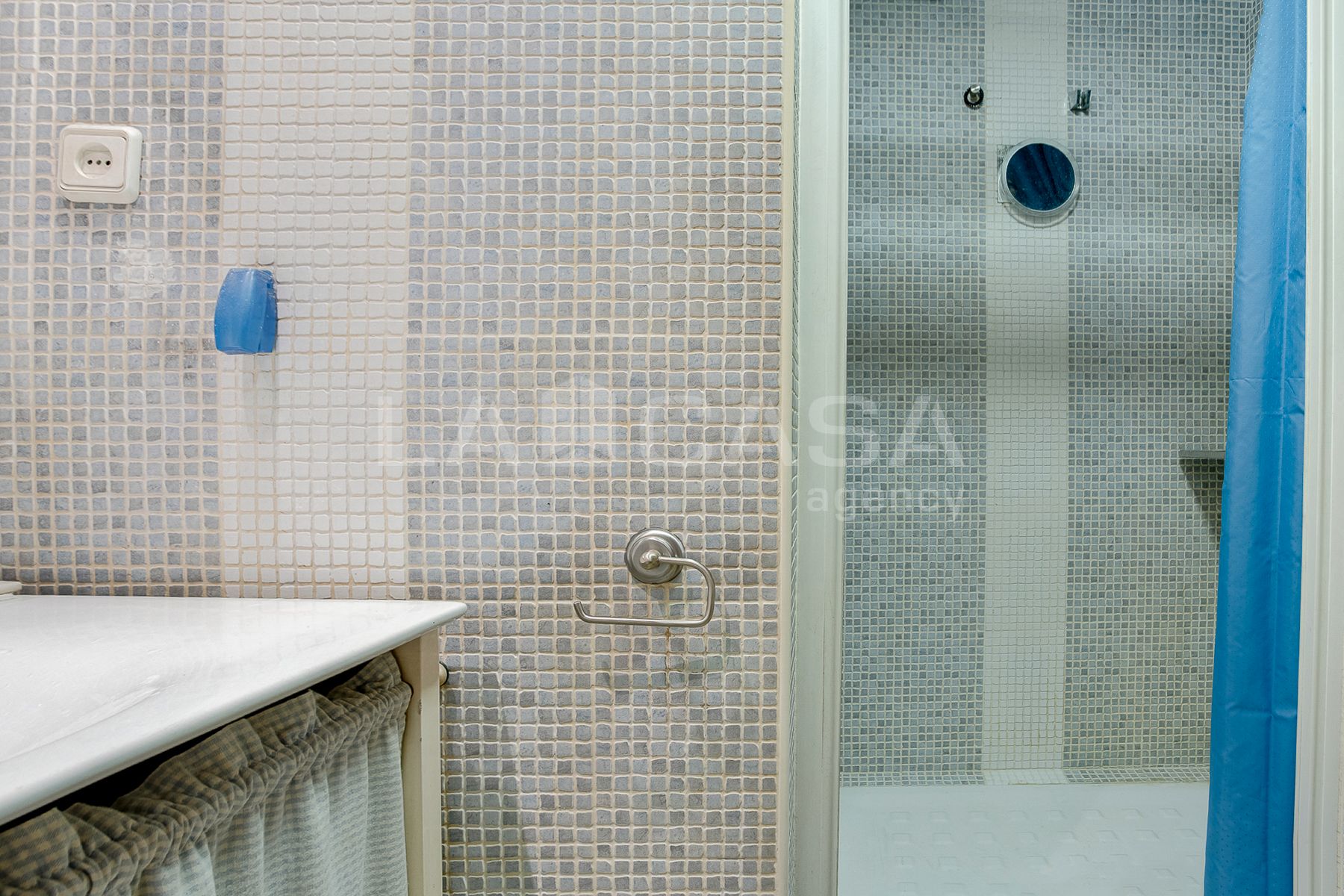 Bany de Pis en venda en  Barcelona Capital amb Balcó