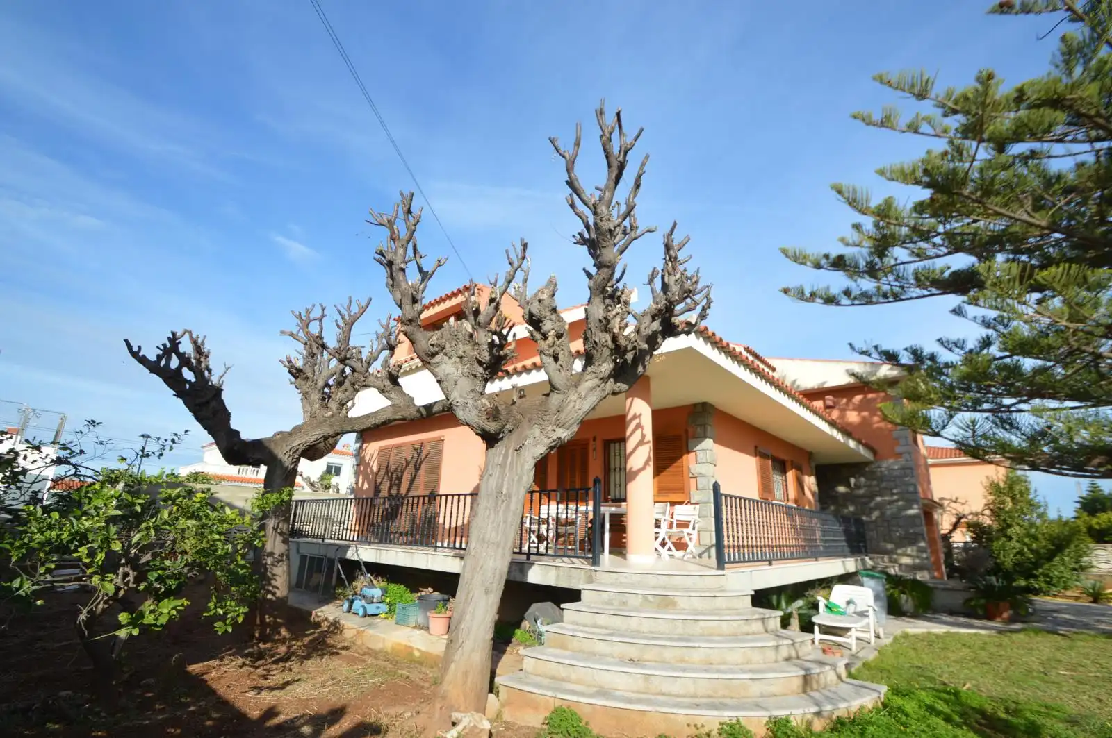 Vista exterior de Casa o xalet en venda en Vinaròs amb Calefacció, Jardí privat i Terrassa