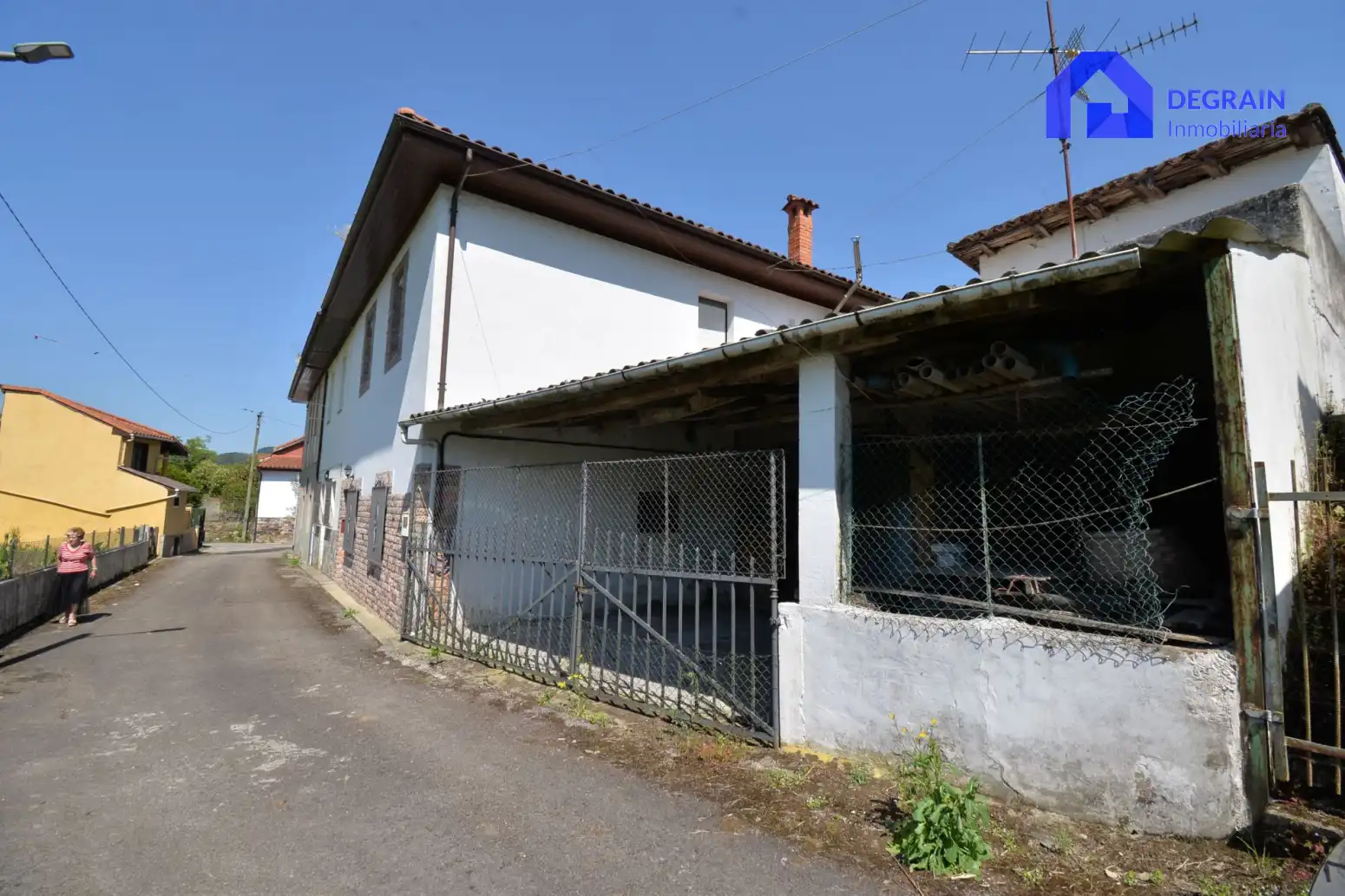 Vista exterior de Casa o chalet en venta en Salas con Calefacción, Terraza y Trastero