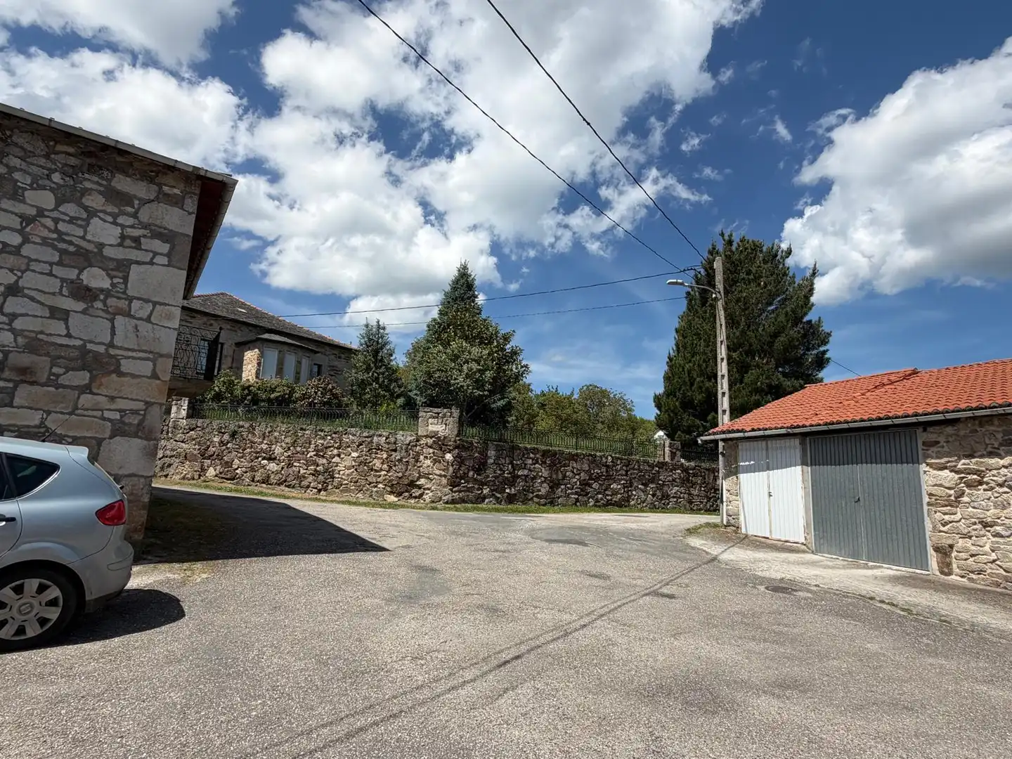 Exterior view of Detached homes for sale in San Xoán de Río  with Heating, Parquet flooring and Furnished