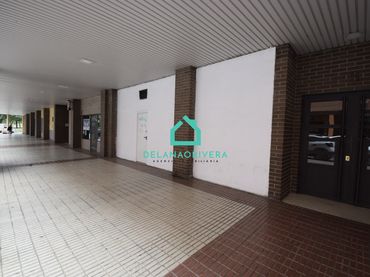 Local comercial en venda a Calle Dámaso Alonso 17P