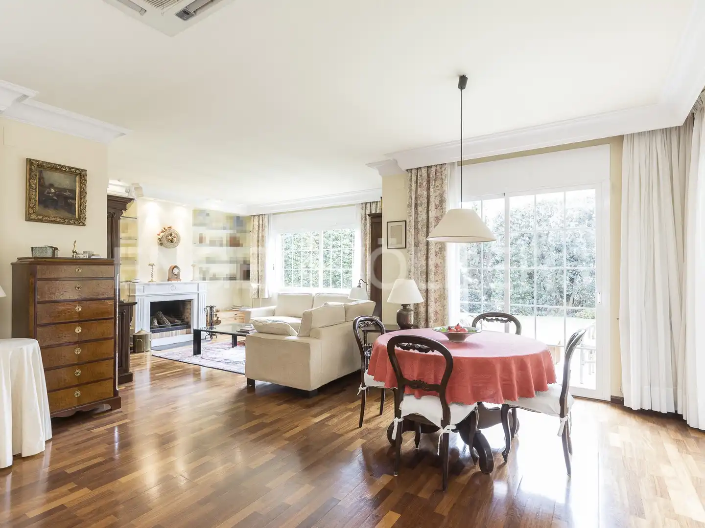 Sala d'estar de Casa o xalet en venda en Sant Just Desvern amb Aire condicionat, Calefacció i Jardí privat