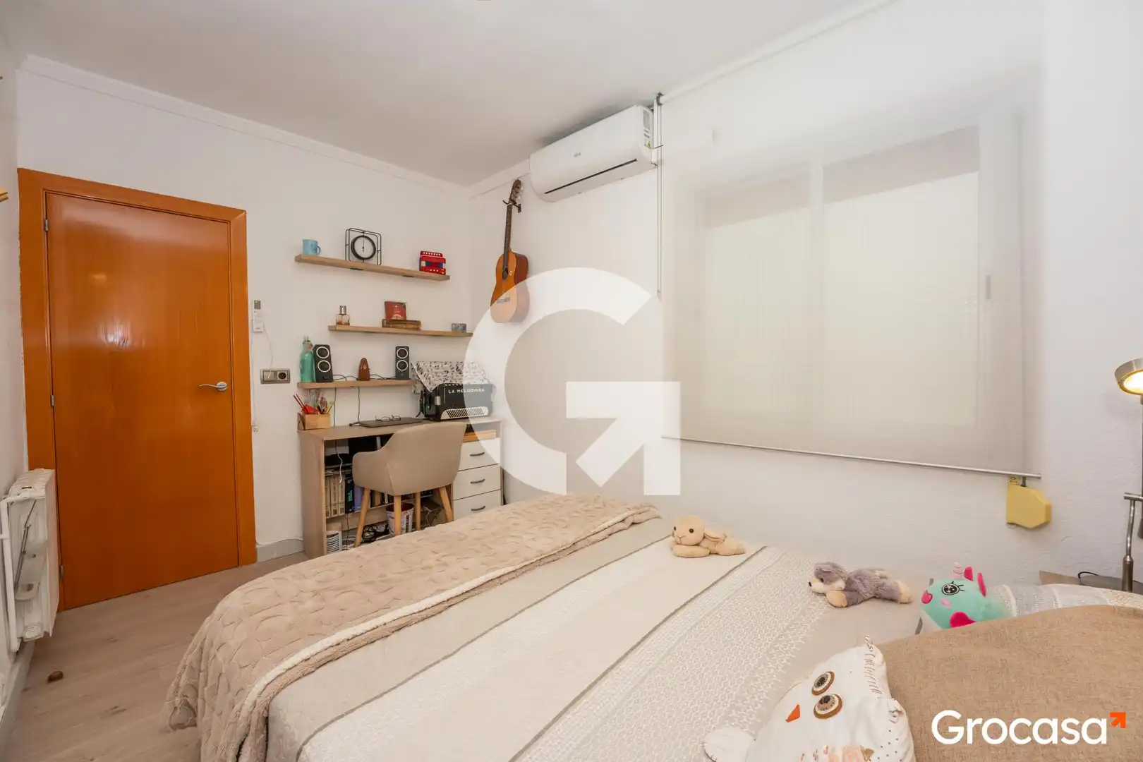 Schlafzimmer von Dachboden zum Verkauf in Cornellà de Llobregat mit Klimaanlage, Heizung und Terrasse