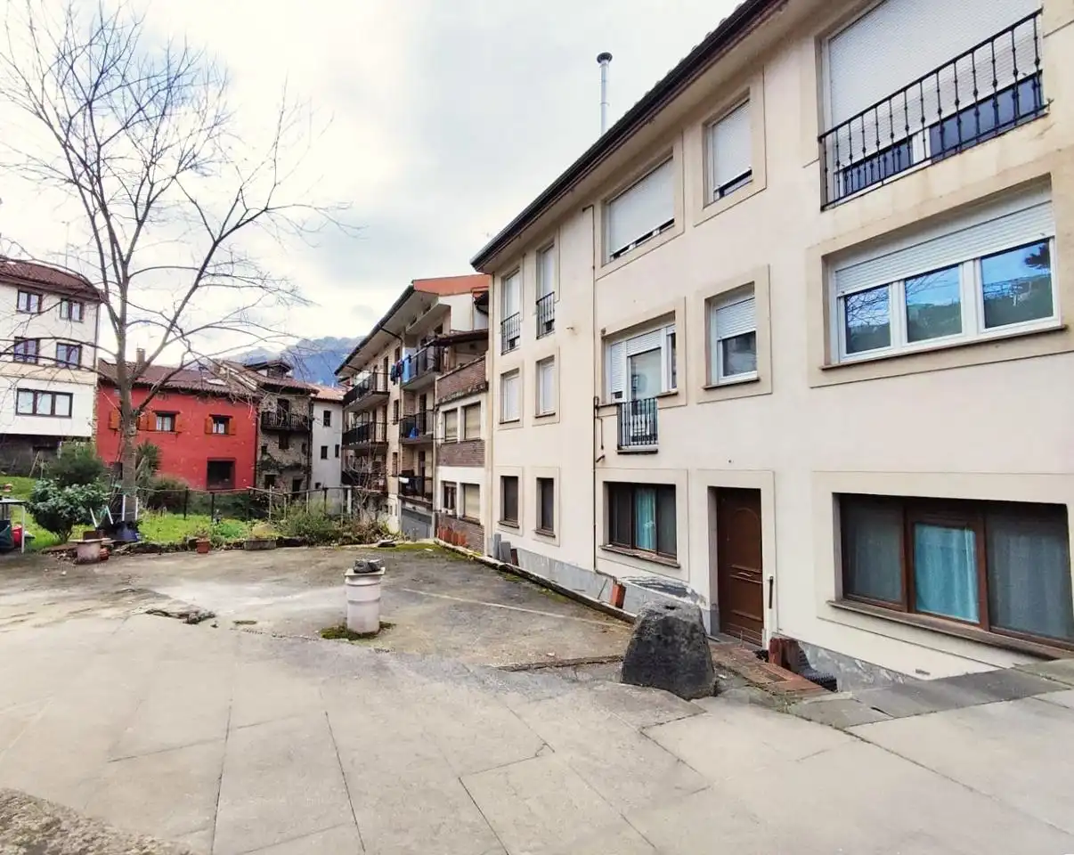 Vista exterior de Apartamento en venta en Oñati con Calefacción y Trastero