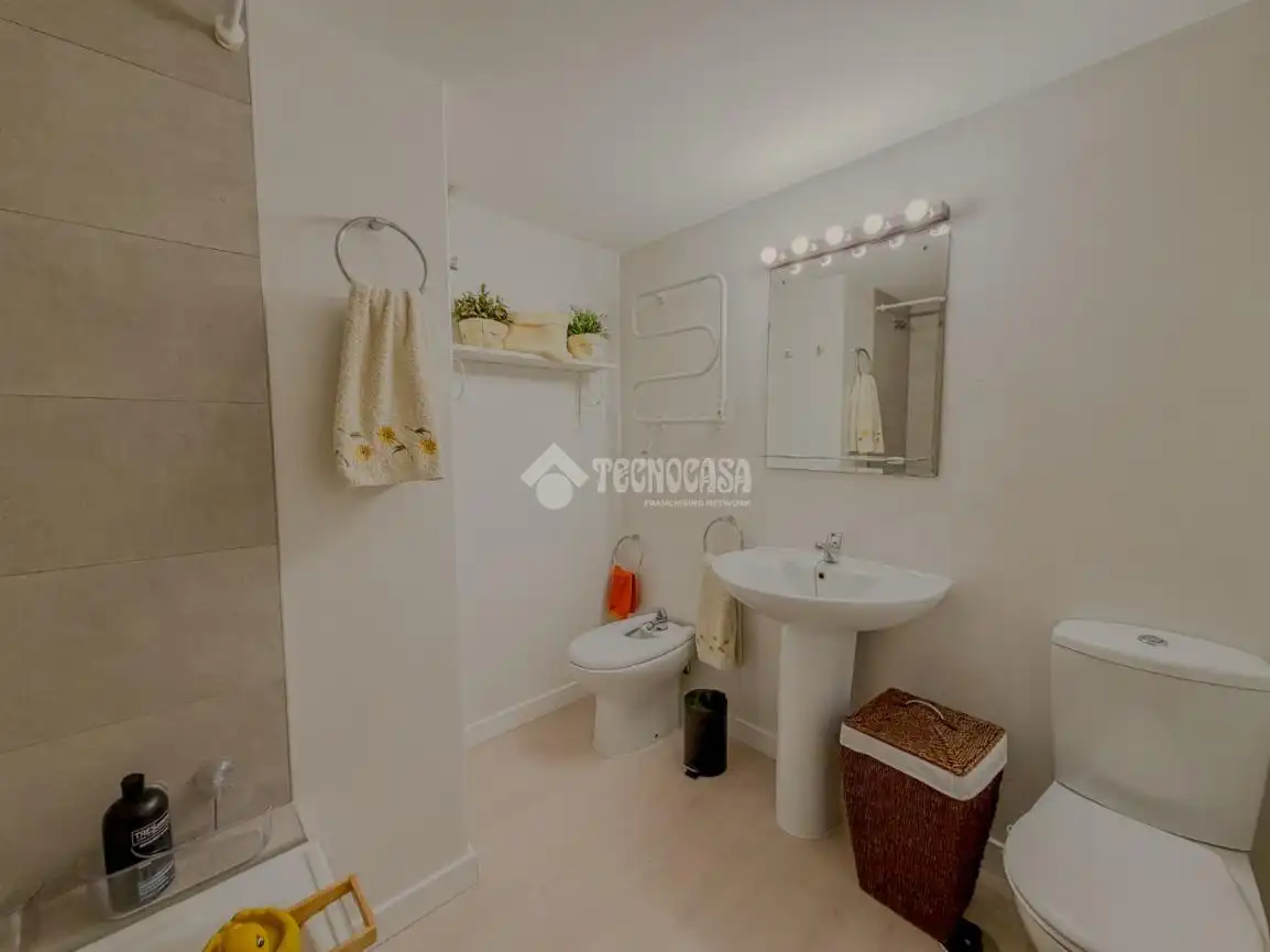 Baño de Piso en venta en Rota con Aire acondicionado, Calefacción y Jardín privado