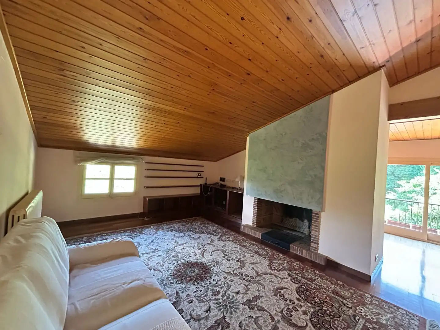 Sala de estar de Casa o chalet en venta en Sant Joan Les Fonts con Aire acondicionado, Calefacción y Parquet