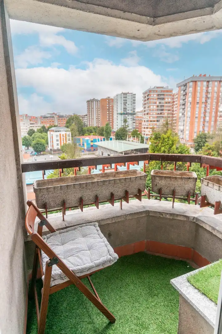 Terrassa de Pis en venda en Oviedo  amb Calefacció, Terrassa i Traster