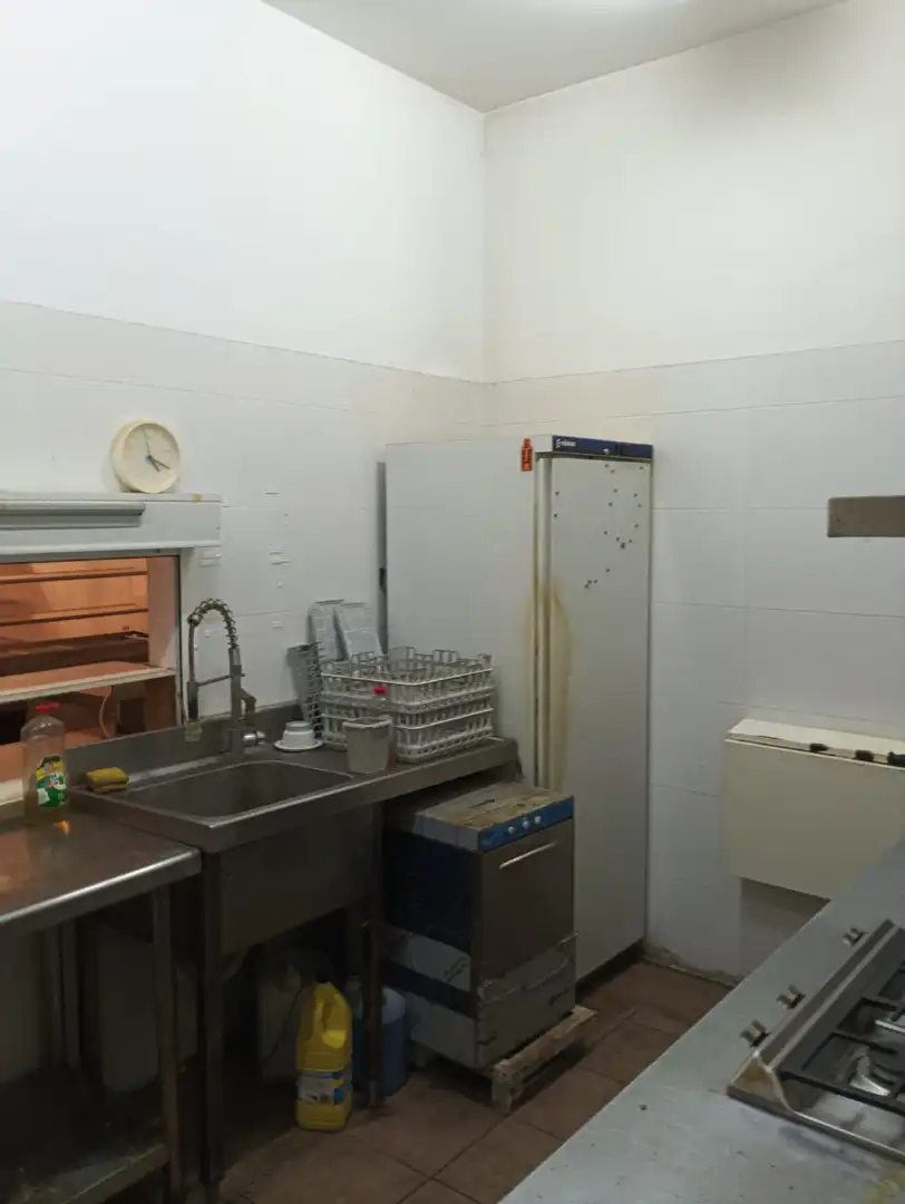 Business premises for transfer in Carrer de Cabestany 12, imagen 13