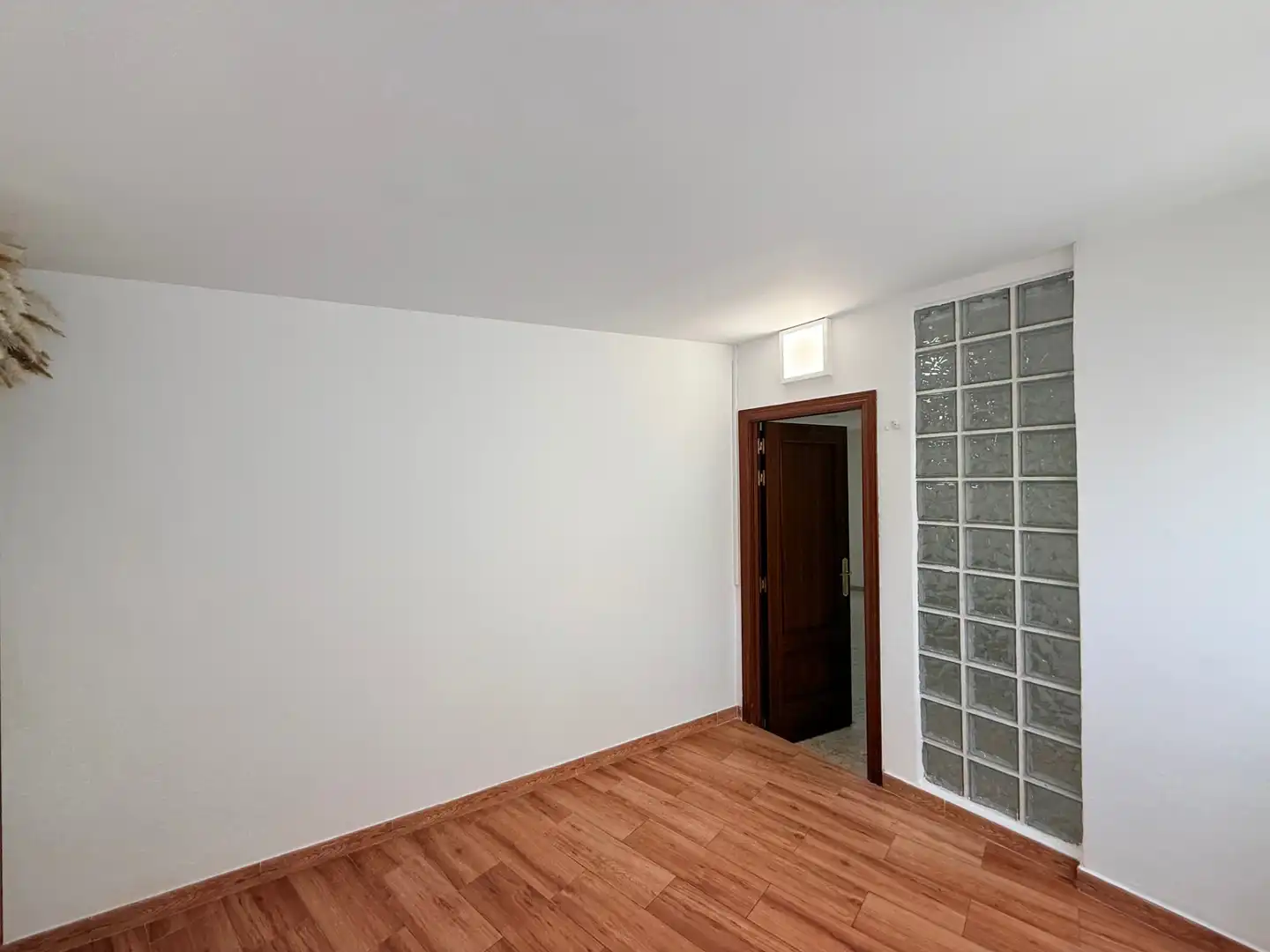 Office for rent in Marbella  with Air Conditioner and Balcony