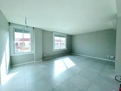 Living room of Flat for sale in  Madrid Capital  with Heating, Terrace and Balcony