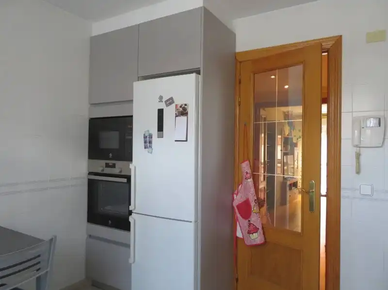 Cocina de Apartamento en venta en León Capital  con Calefacción, Jardín privado y Terraza