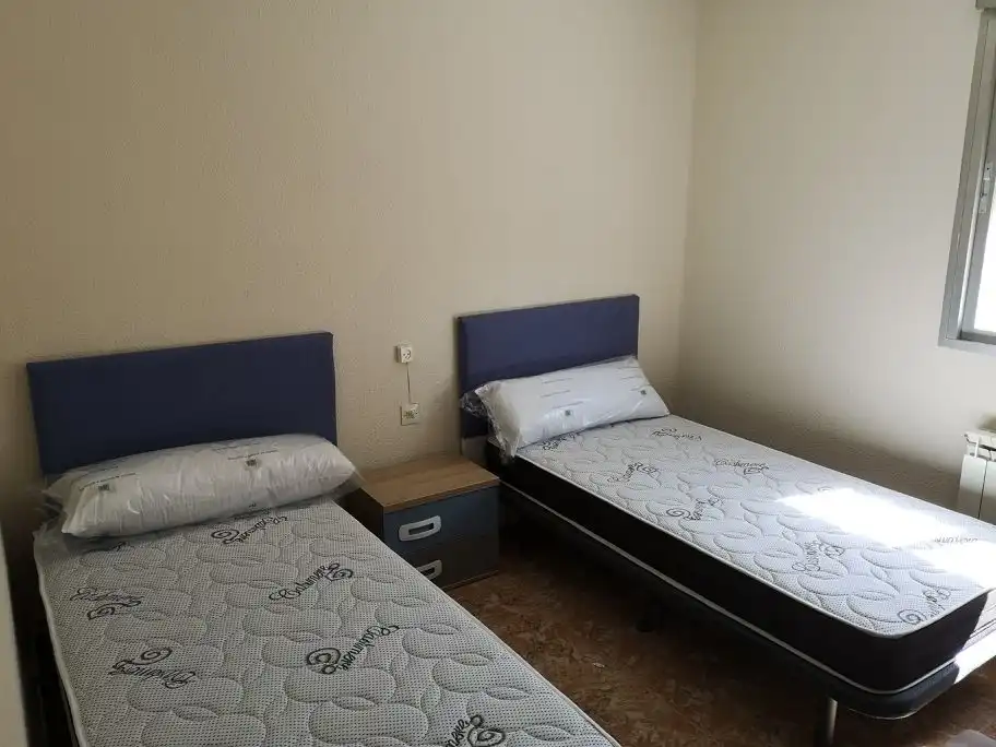 Habitación de Piso en venta en  Logroño con Calefacción y Amueblado