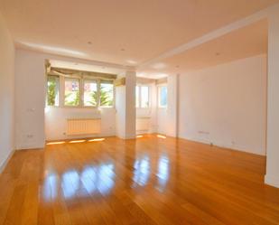 Living room of Flat to rent in  Madrid Capital  with Air Conditioner, Heating and Private garden