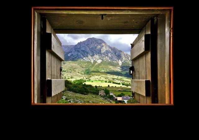 Edificio en Venta en Calle Única, 1 en Valle de Lierp