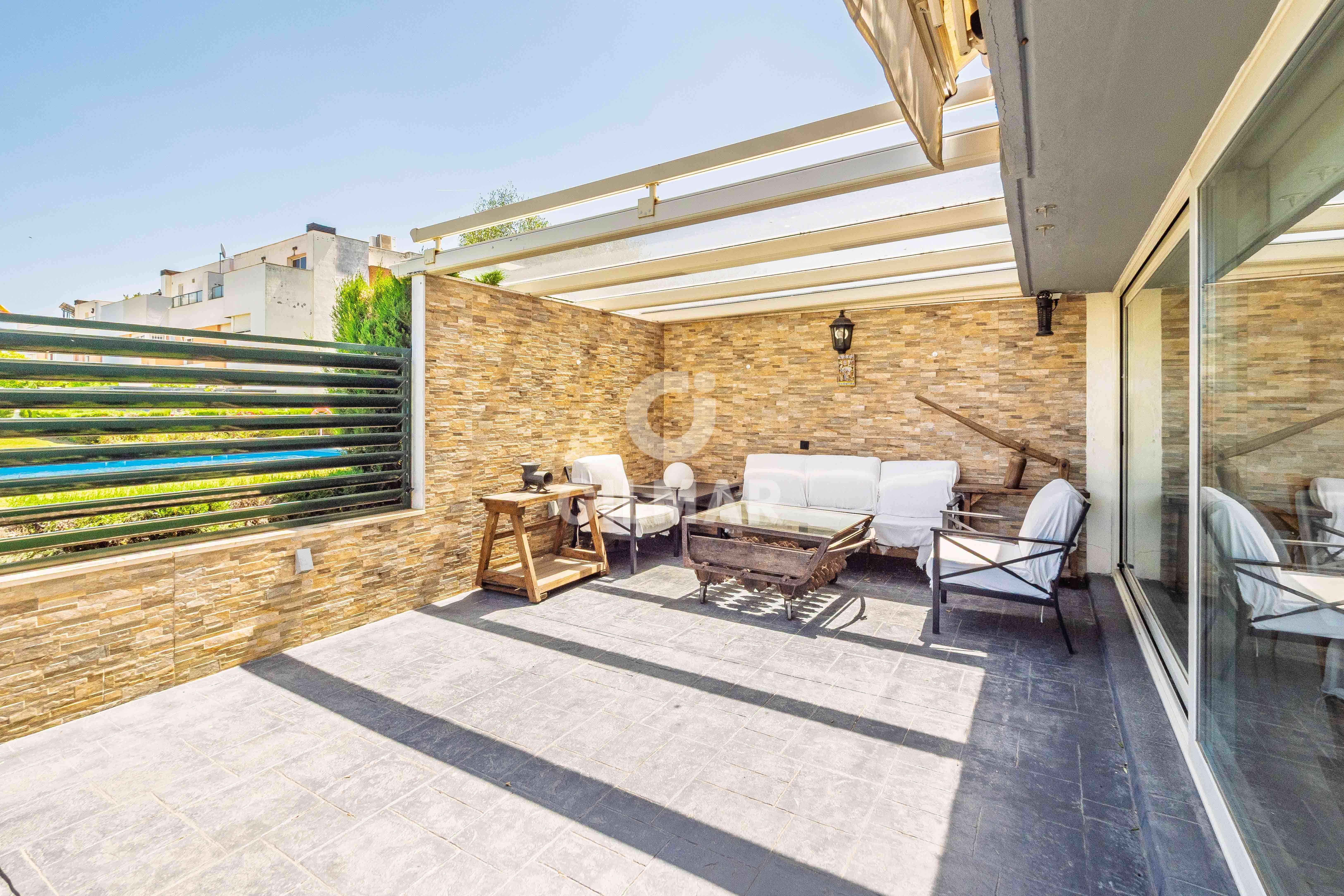 Terrace of Single-family semi-detached for sale in Alcalá de Guadaira  with Swimming Pool