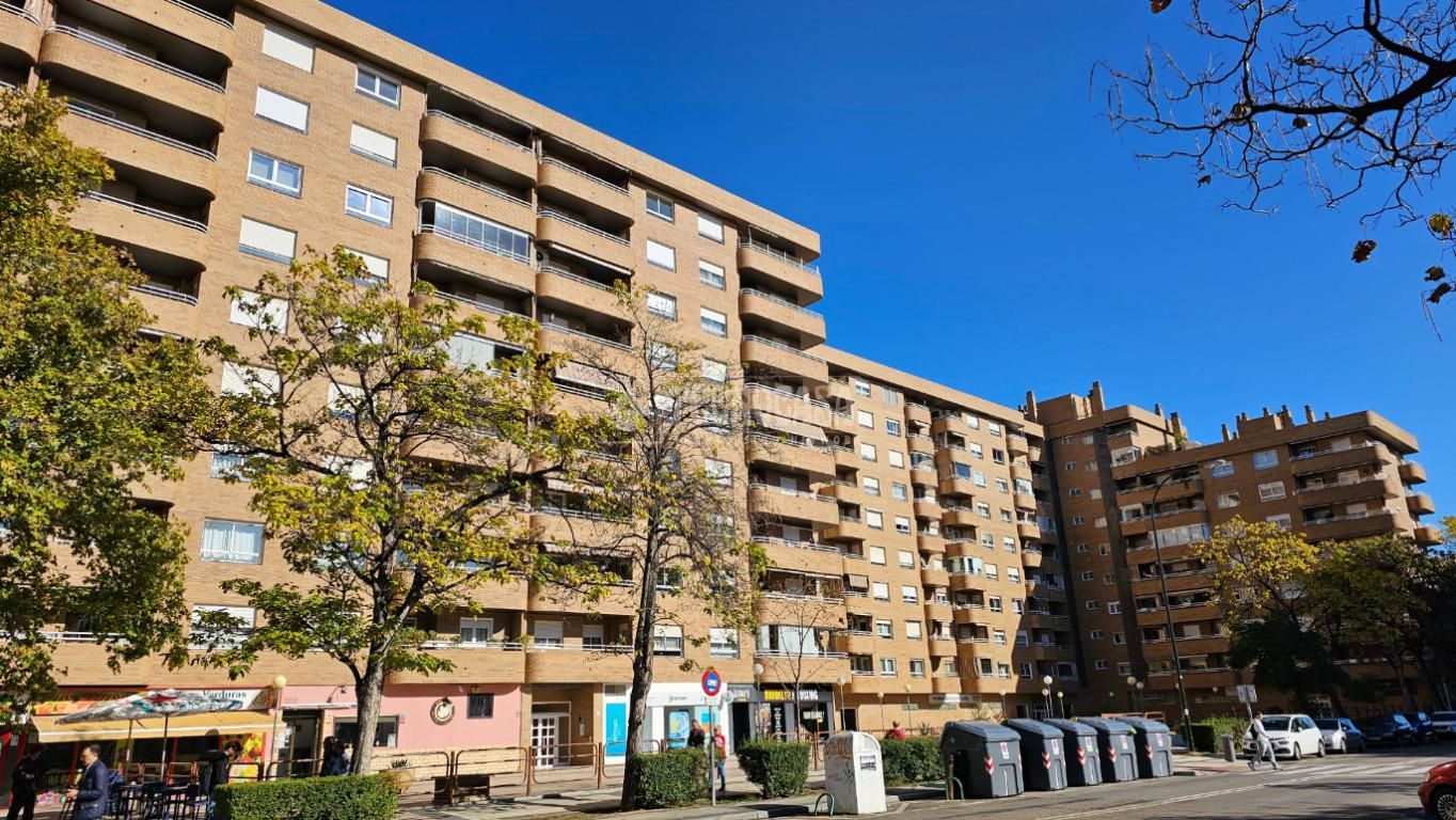 Flat for sale in Grancasa, Actur-Rey Fernando