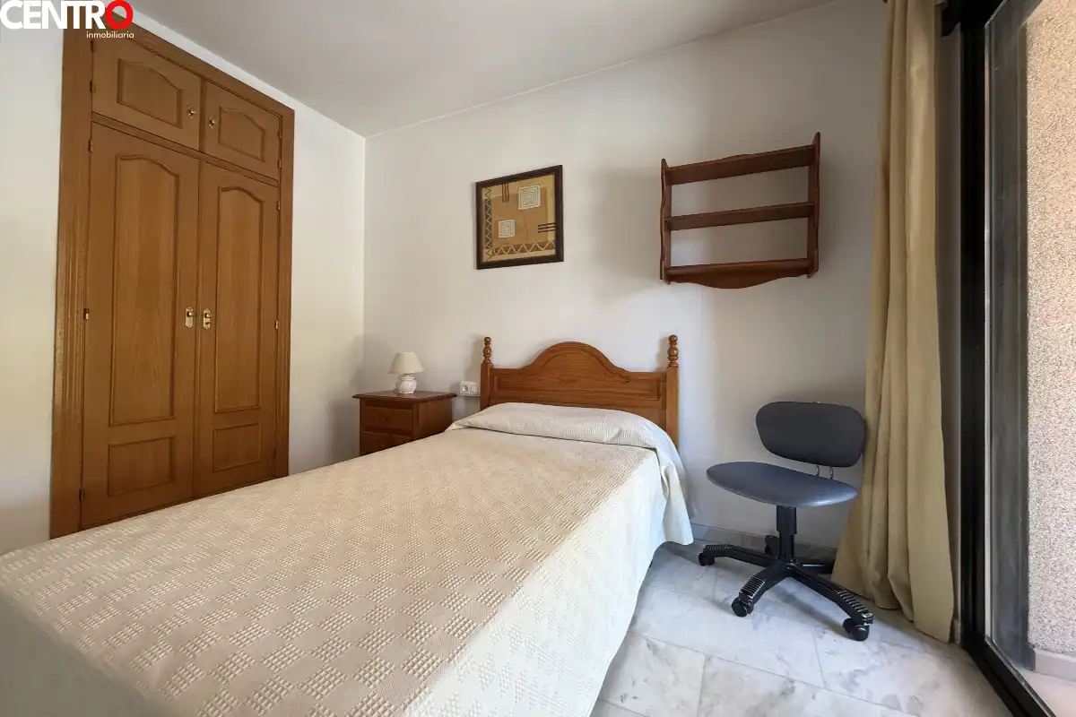 Habitación de Piso en venta en Granada con Aire acondicionado, Calefacción y Jardín privado