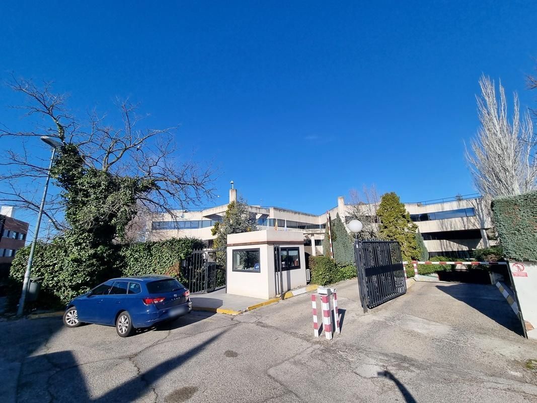 Vista exterior de Oficina en venda en Las Rozas de Madrid amb Calefacció