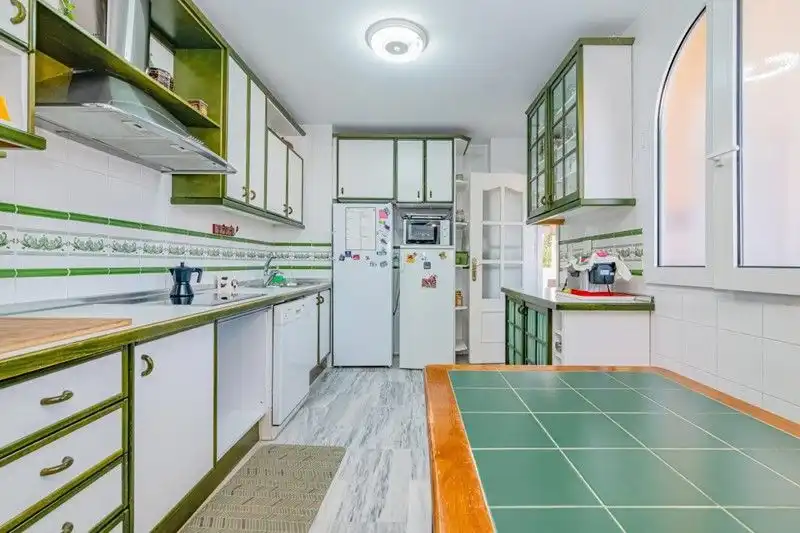 Cuina de Casa o xalet en venda en Jun amb Aire condicionat, Terrassa i Traster