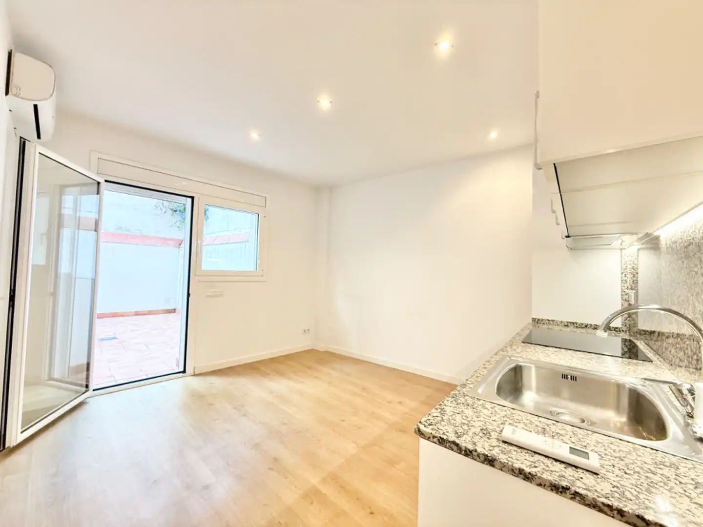 Vista exterior de Estudio en venta en Barcelona con Aire acondicionado, Calefacción y Parquet