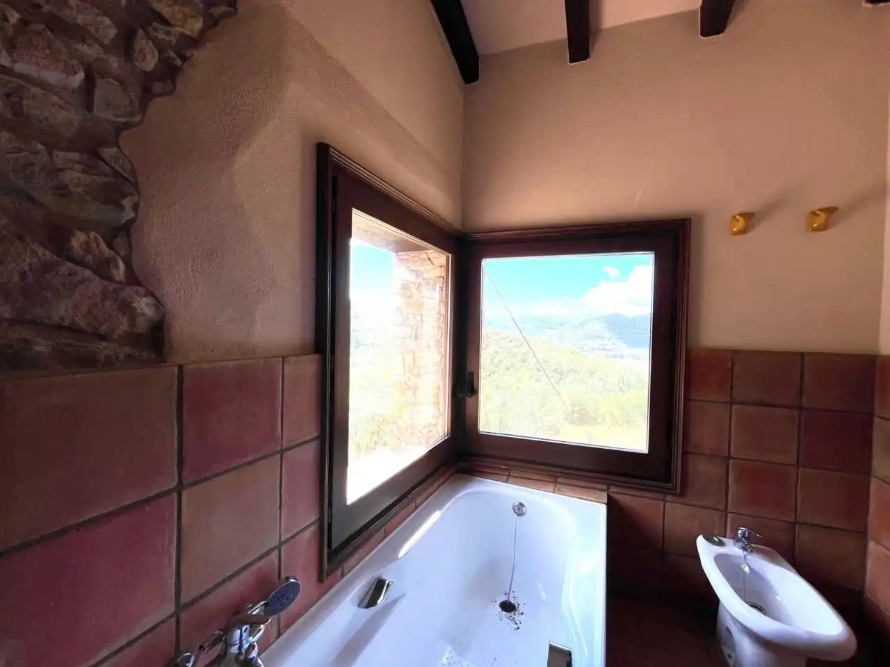 Baño de Finca rústica en venta en Sant Aniol de Finestres con Calefacción, Jardín privado y Terraza