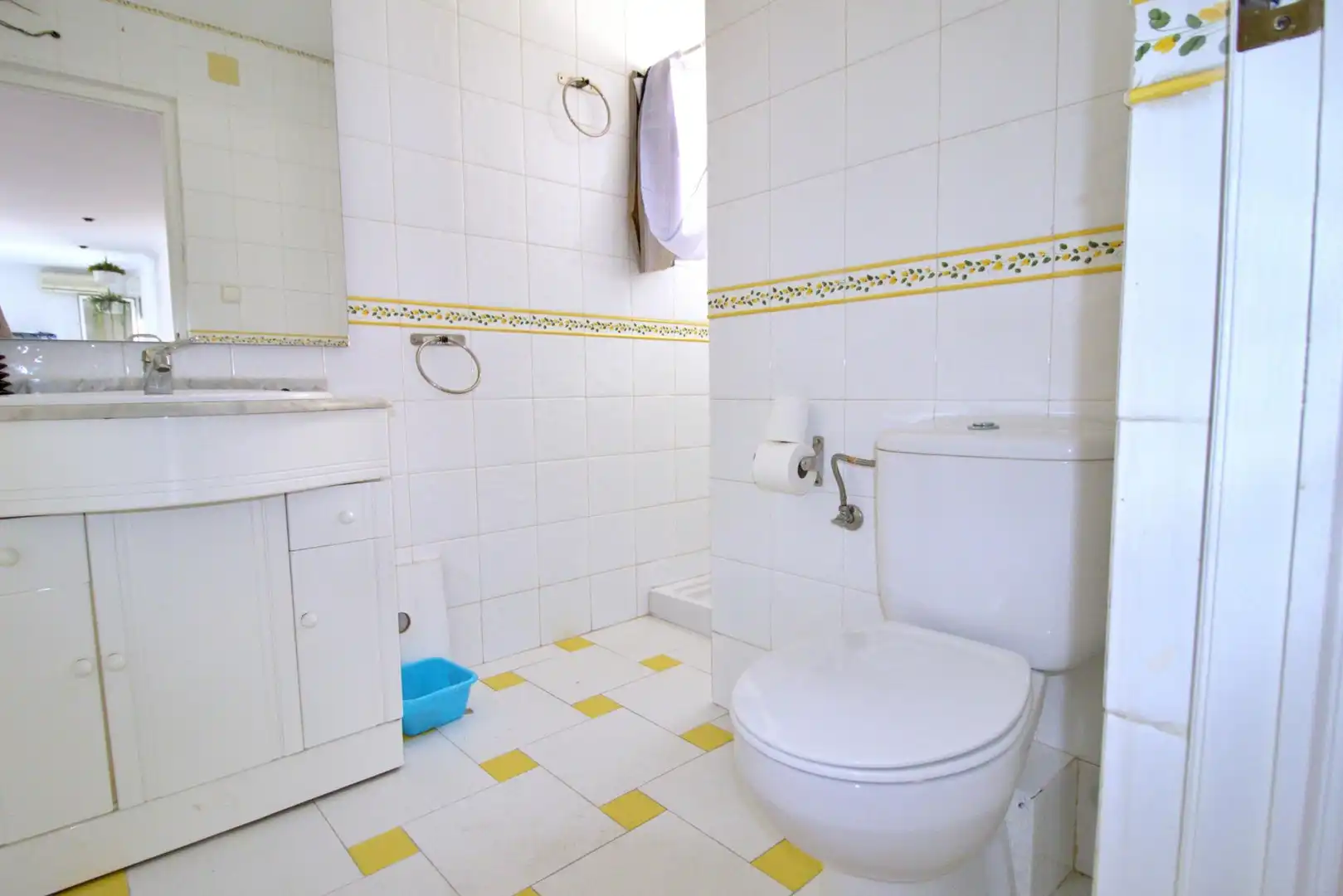Badezimmer von Dachboden zur Miete in Elche / Elx mit Balkon