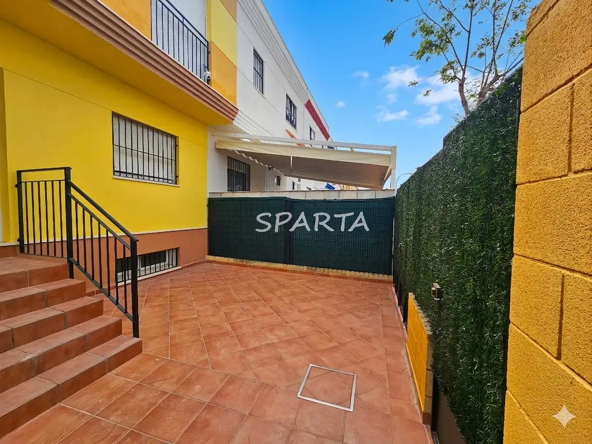 Terraza de Casa adosada en venta en Espartinas con Balcón
