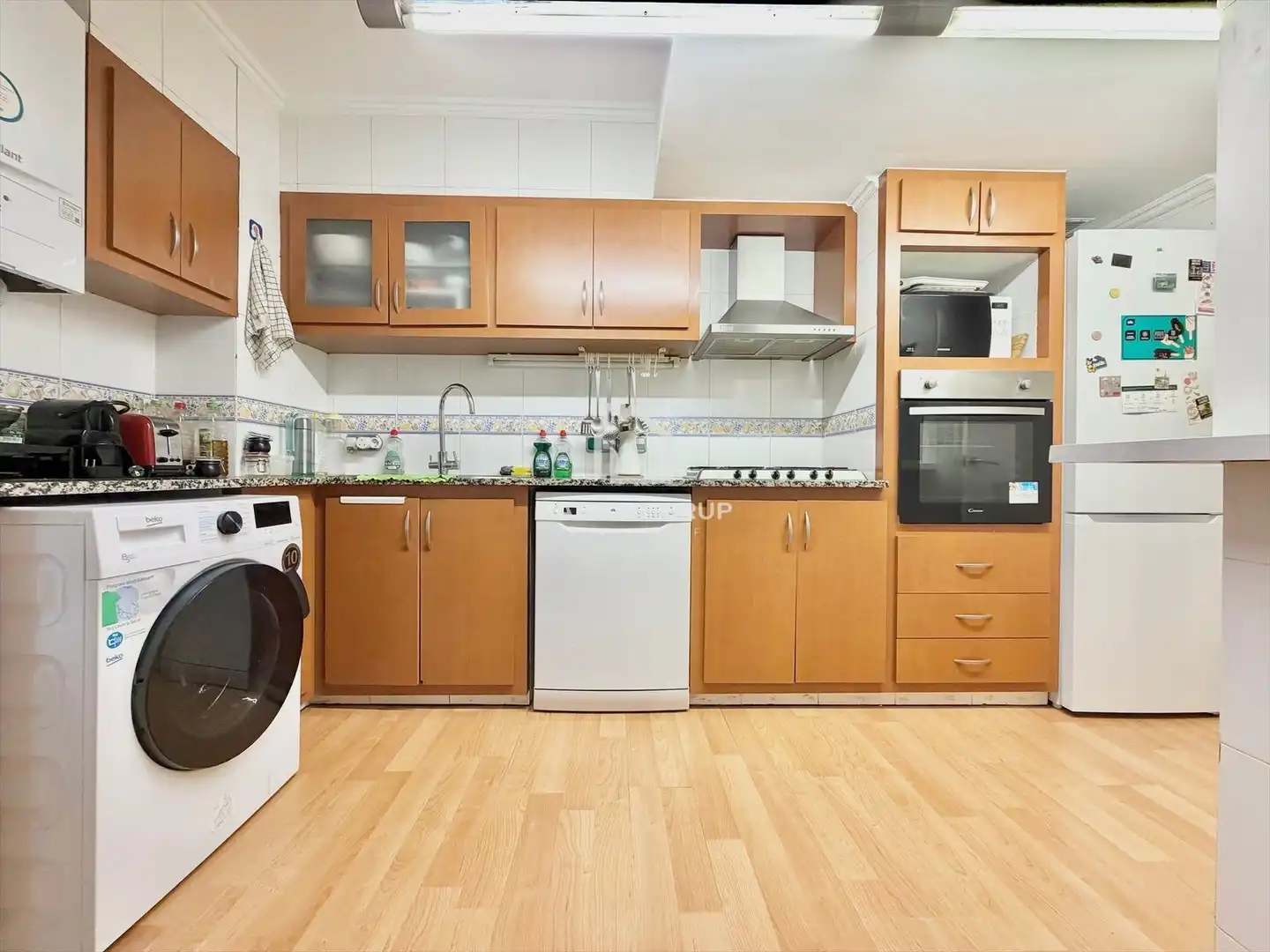 Küche von Wohnung zum Verkauf in Girona mit Heizung, Privatgarten und Abstellraum