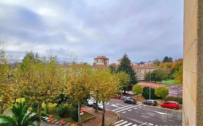 Vista exterior de Pis en venda en Santiago de Compostela 