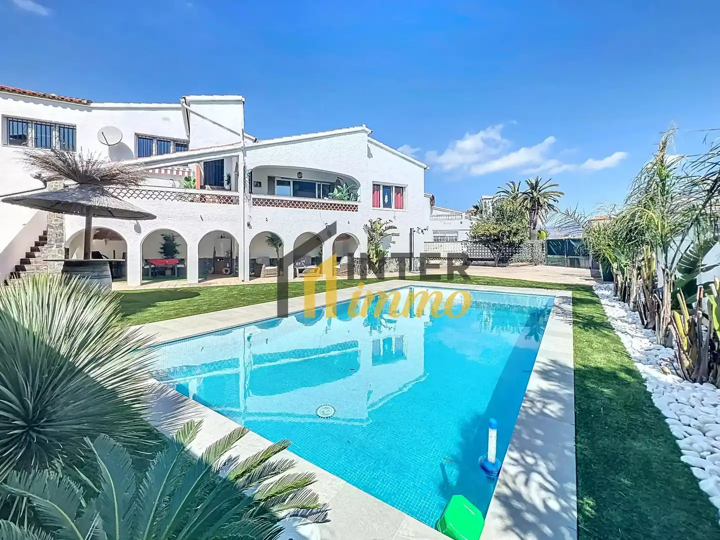 Vista exterior de Casa o chalet en venta en Empuriabrava con Aire acondicionado