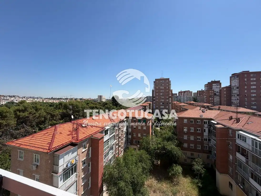Vista exterior de Pis de lloguer en Madrid amb Calefacció, Terrassa i Forn