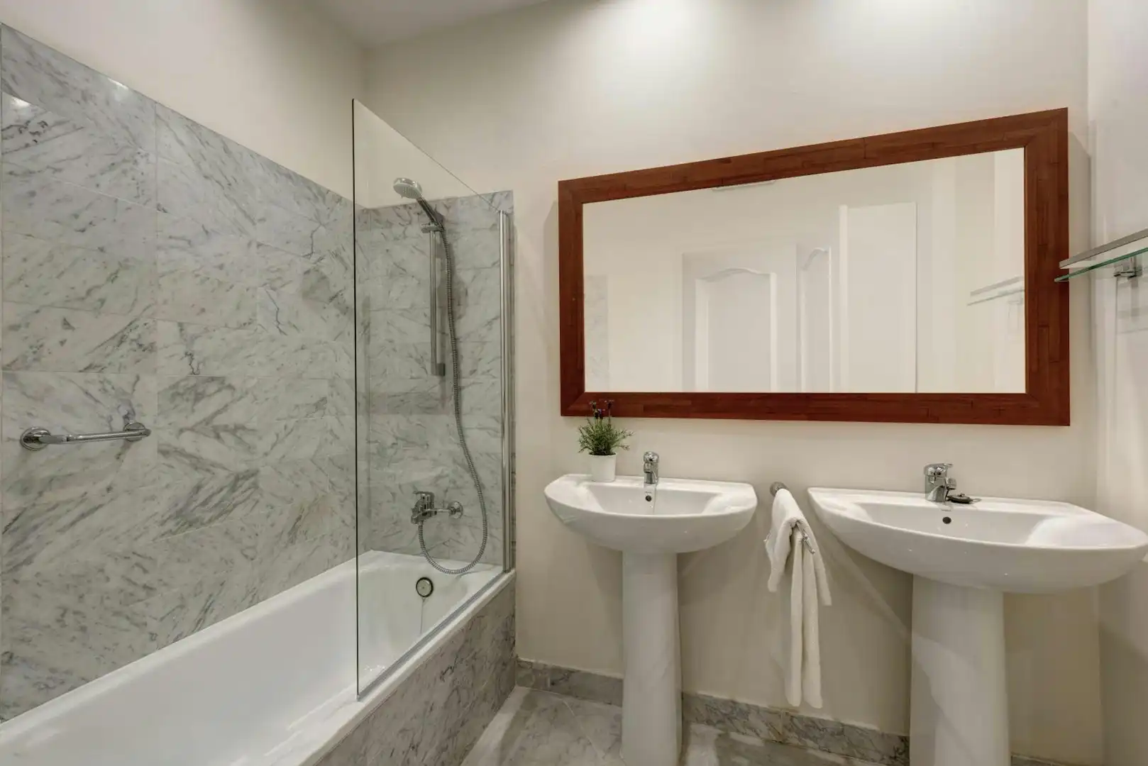Baño de Piso de alquiler en Sevilla con Aire acondicionado, Calefacción y Lavadora