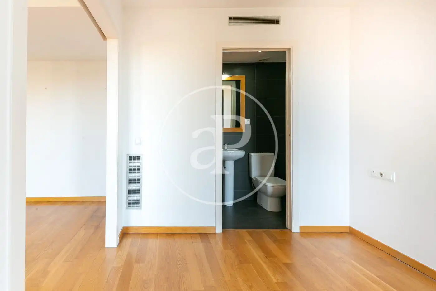 Dachboden zum Verkauf in Barcelona mit Klimaanlage, Heizung und Terrasse