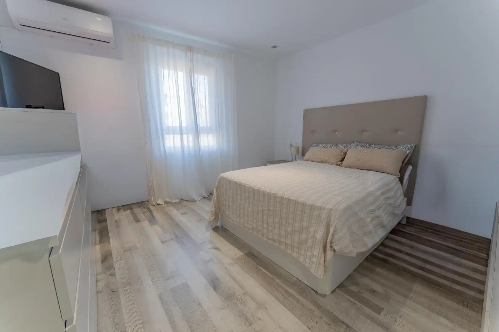Bedroom of Flat for sale in Elche / Elx  with Air Conditioner and Balcony