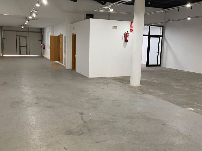 Local de alquiler en Santa Coloma de Cervelló con Aire acondicionado, Internet y Alarma