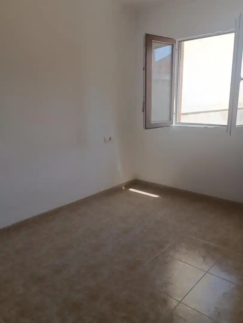 Schlafzimmer von Erdgeschoss zur Miete in Madrid mit Klimaanlage und Ofen