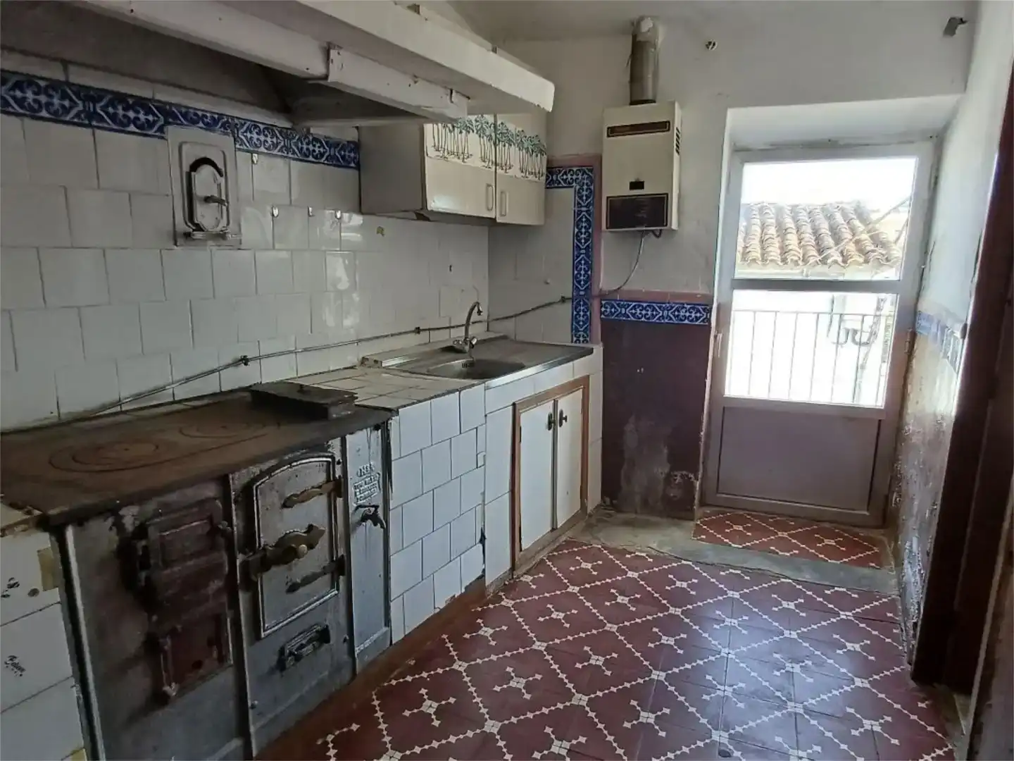 Cuina de Casa adosada en venda en Santa Cruz de Paniagua amb Balcó