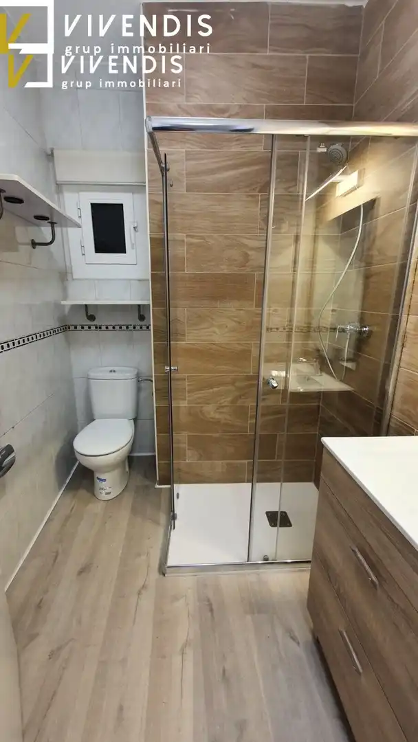Bathroom of Attic for rent in Lleida  with Air Conditioner, Heating and Parquet flooring