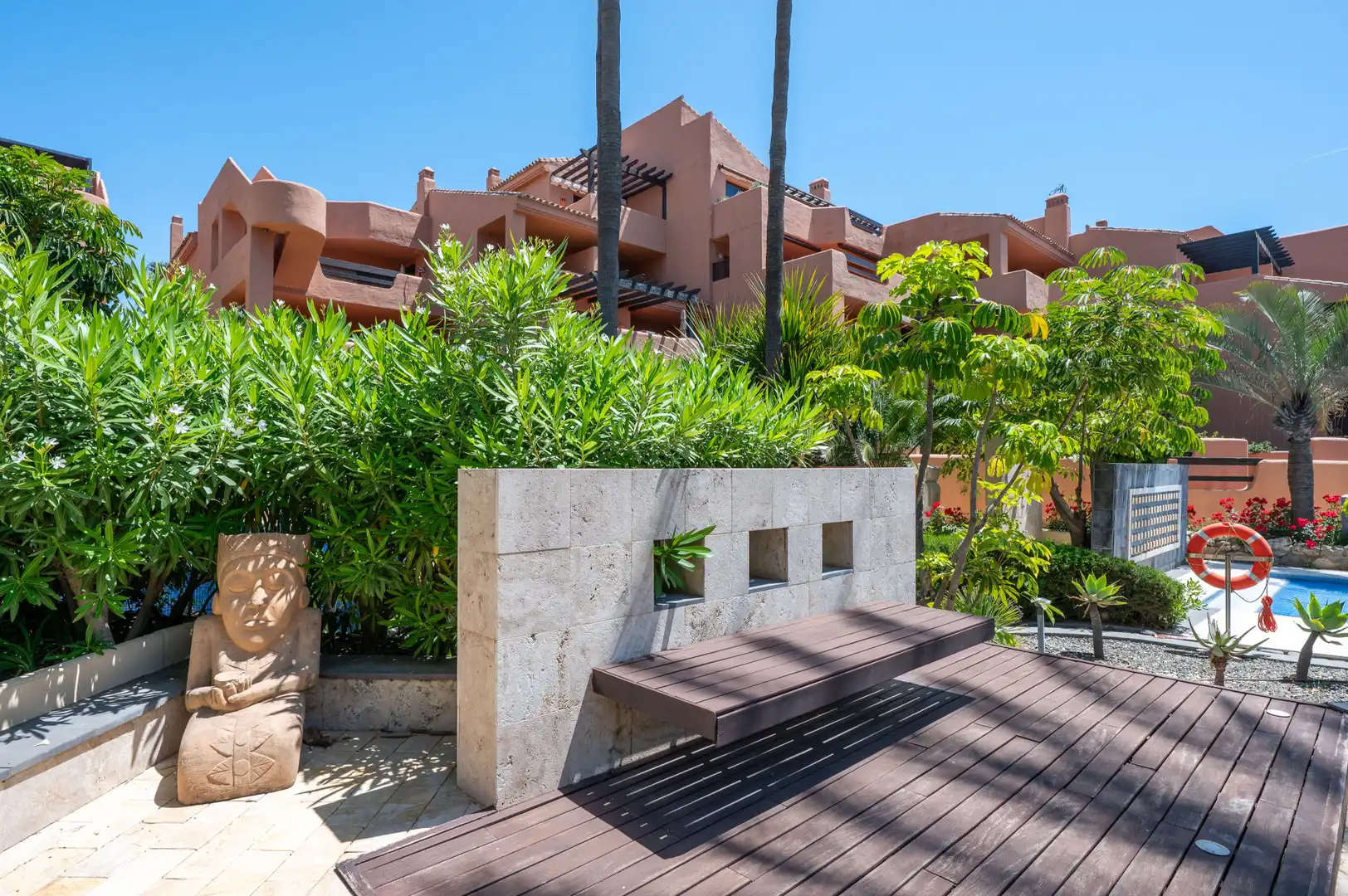 Vista exterior de Apartamento de alquiler en Estepona con Aire acondicionado, Terraza y Piscina