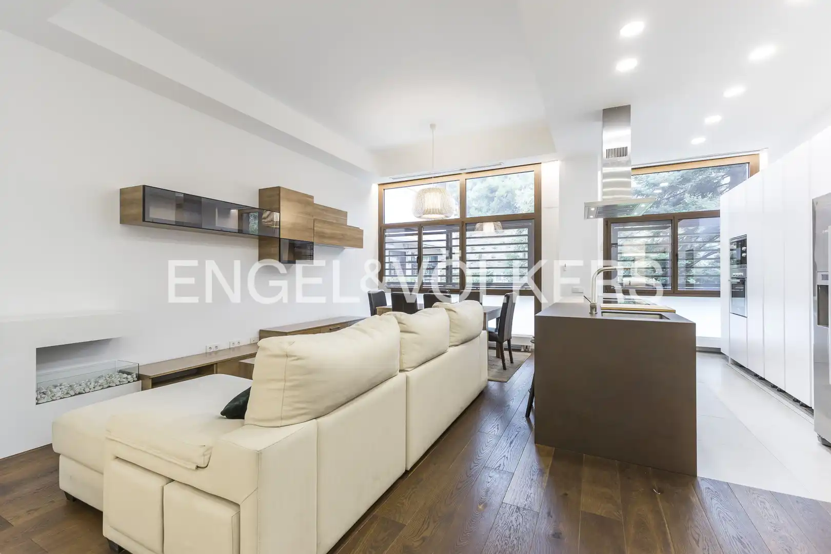 Sala d'estar de Dúplex en venda en Madrid amb Aire condicionat, Calefacció i Jardí privat
