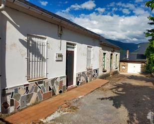 Vista exterior de Casa o xalet en venda en Ponferrada amb Calefacció i Traster