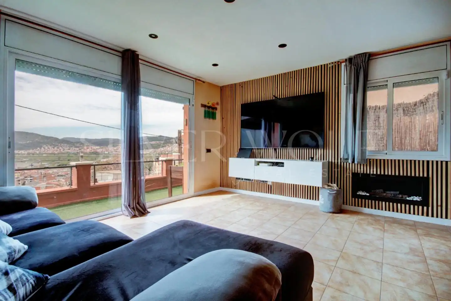 Sala de estar de Casa o chalet en venta en Molins de Rei con Aire acondicionado, Calefacción y Jardín privado