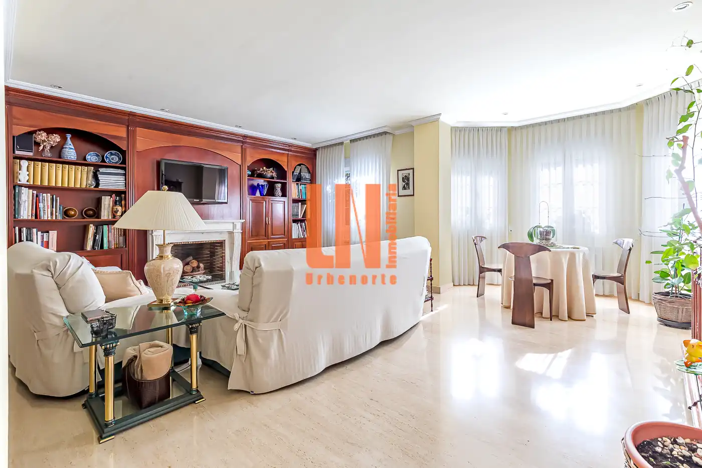 Sala de estar de Casa adosada en venta en Madrid con Aire acondicionado, Calefacción y Jardín privado